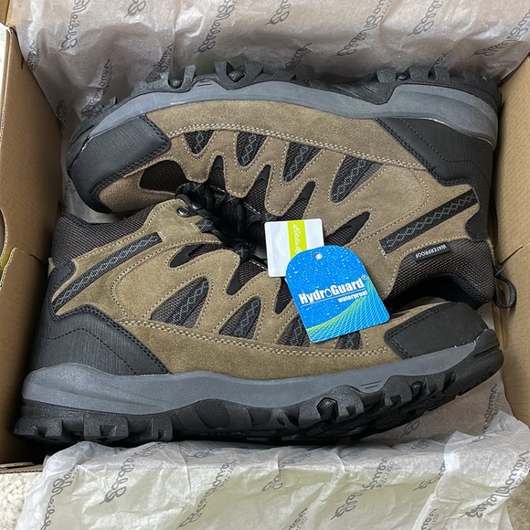 Eddie Bauer mens hiking boot. - Picture 5 of 8